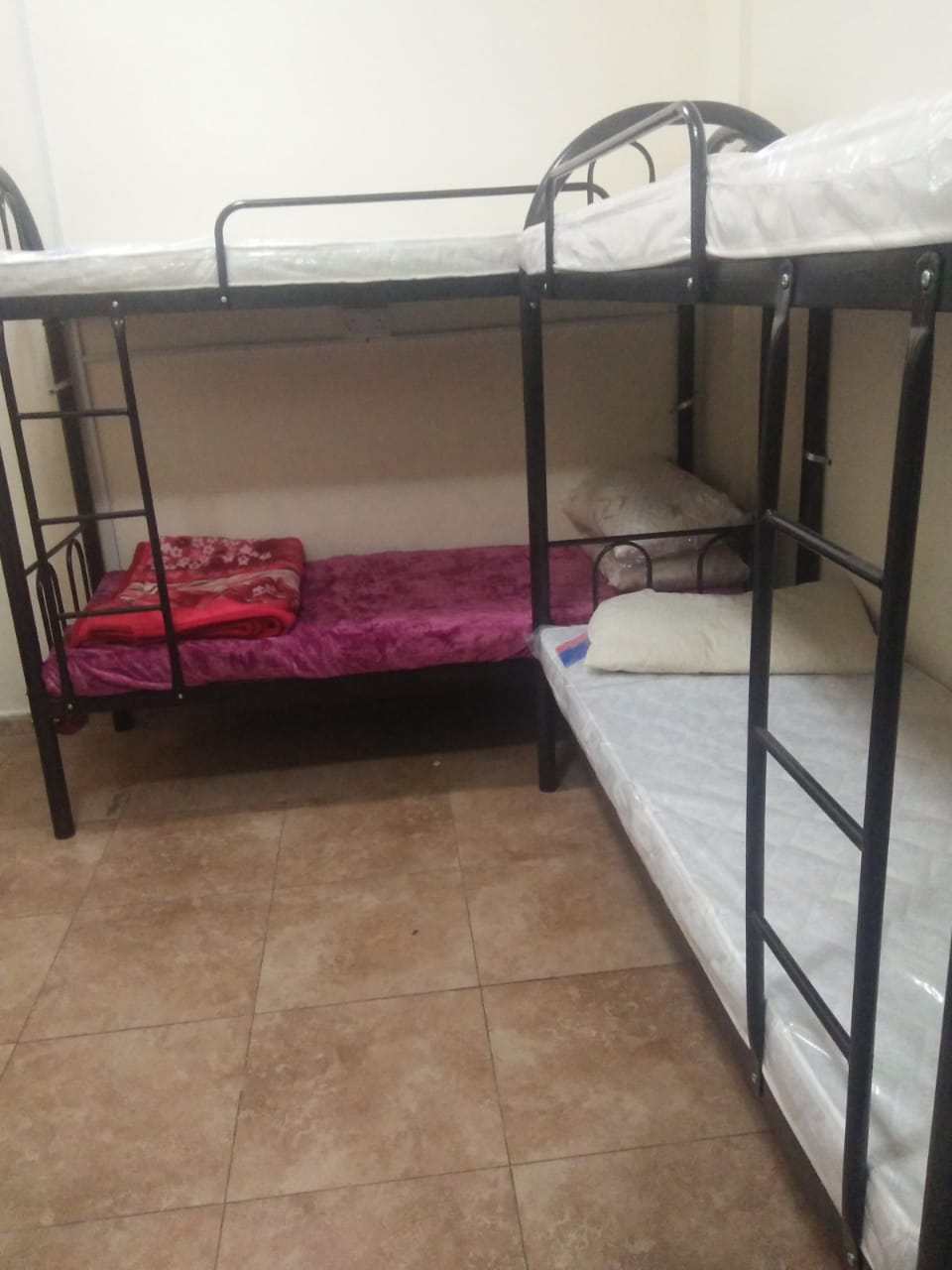 BED SPACE FOR MALE / FEMALE FROM AED 650 ONWARDS NEAR UNION/BANIY