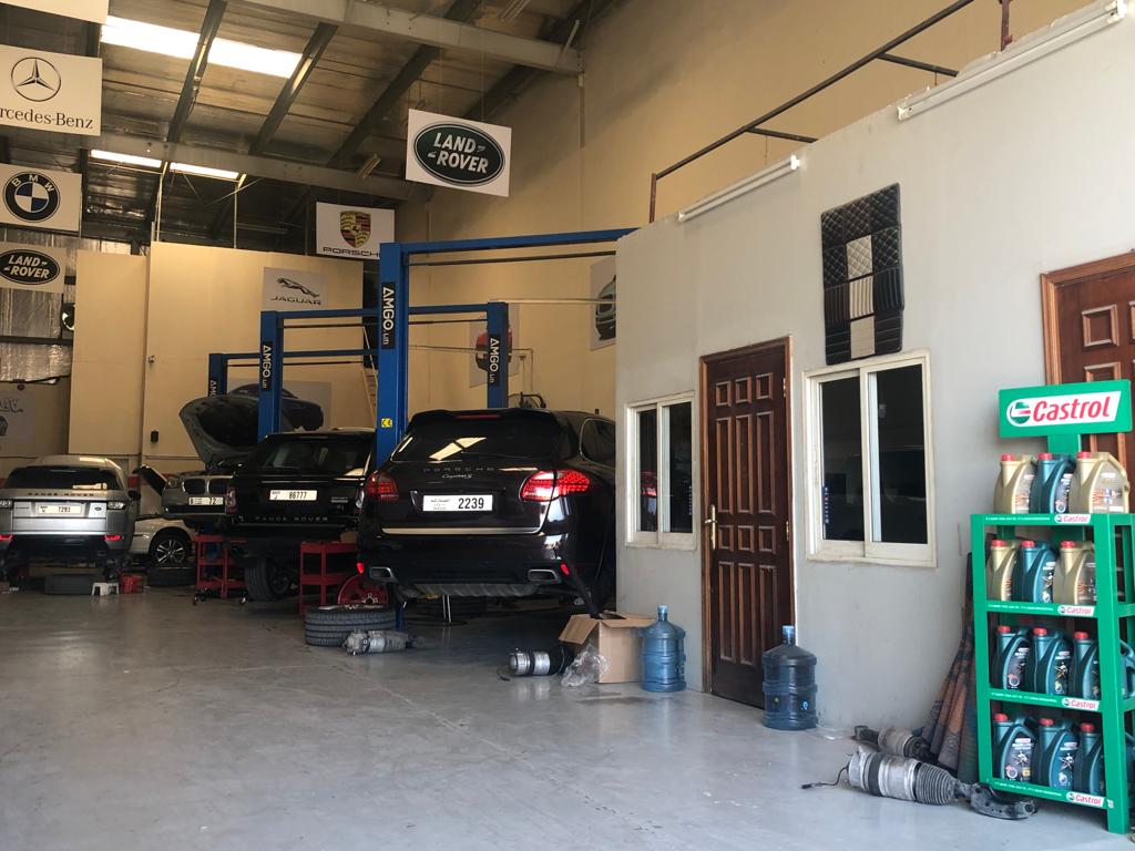 Range Rover and Rolls Royce services workshop in Sharjah