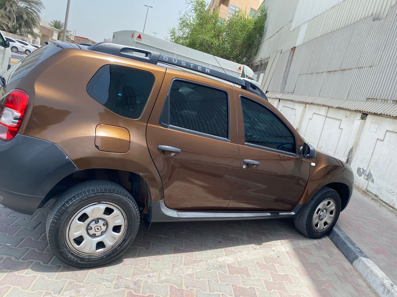 GCC Renault Duster 2015, brown color with basic option for sale
