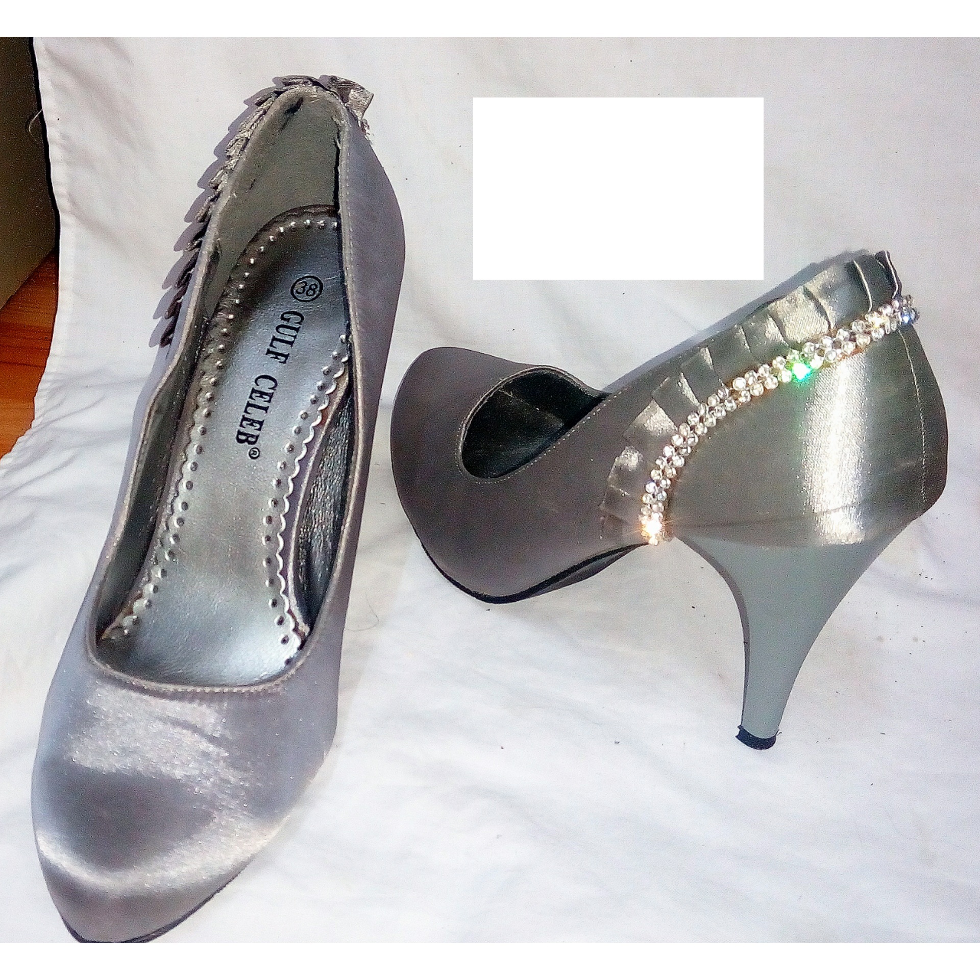 Ladies Shoes for AED 5 AND aed 10 !!
