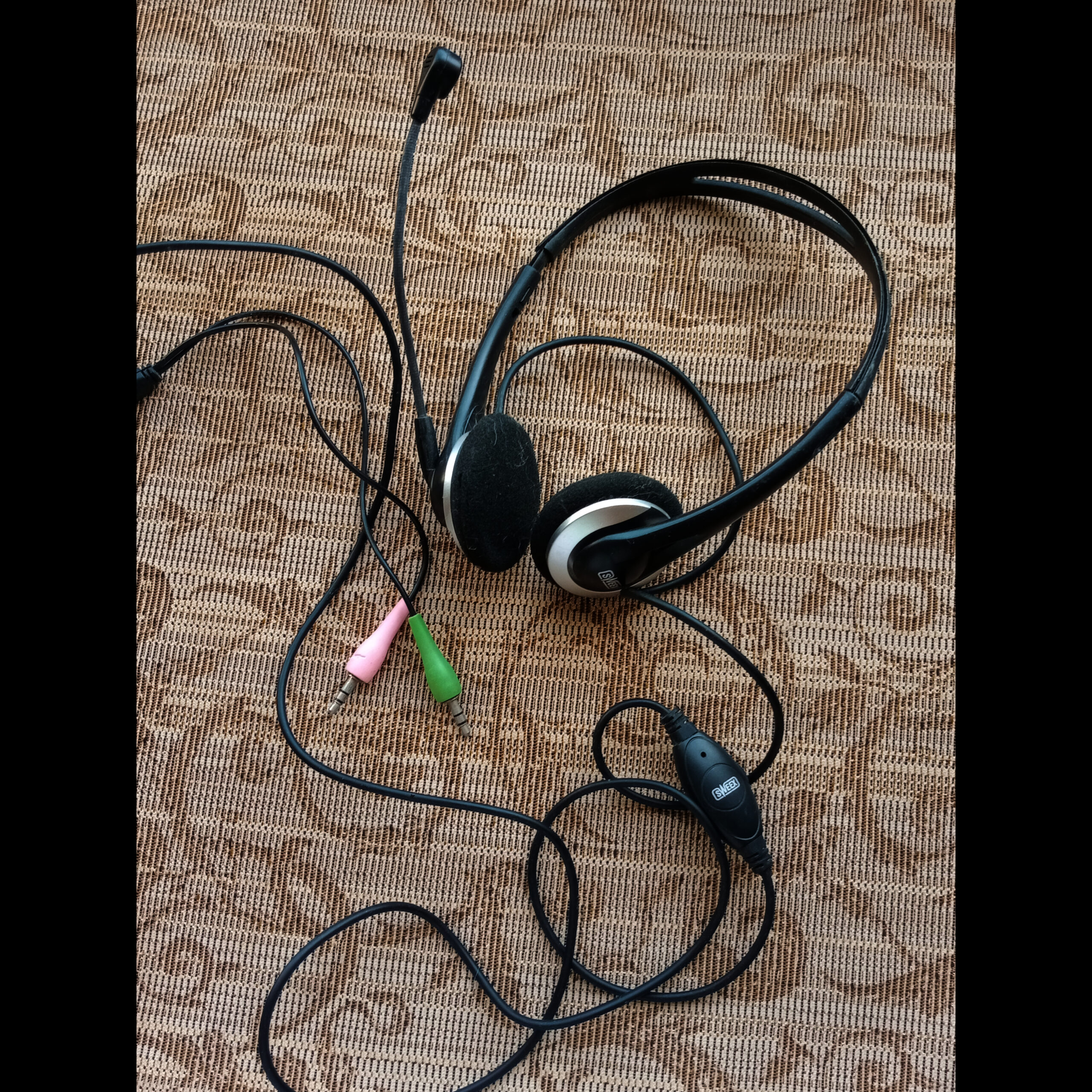 Headphones for AED 5 !!