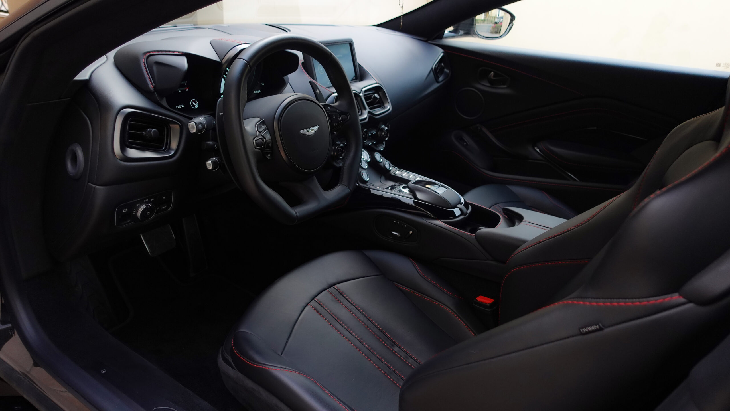Aston Vantage Interior1.JPG