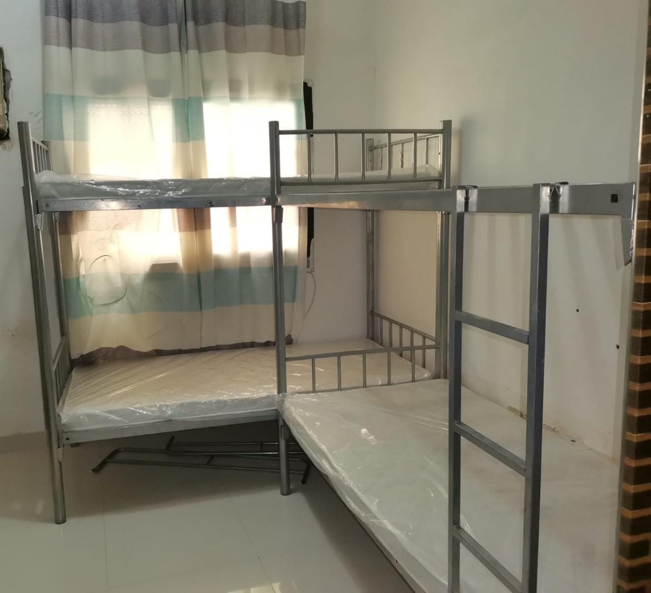 BED SPACE AVAILABLE 580 AED/MONTH INCLUDING DEWA & WIFI