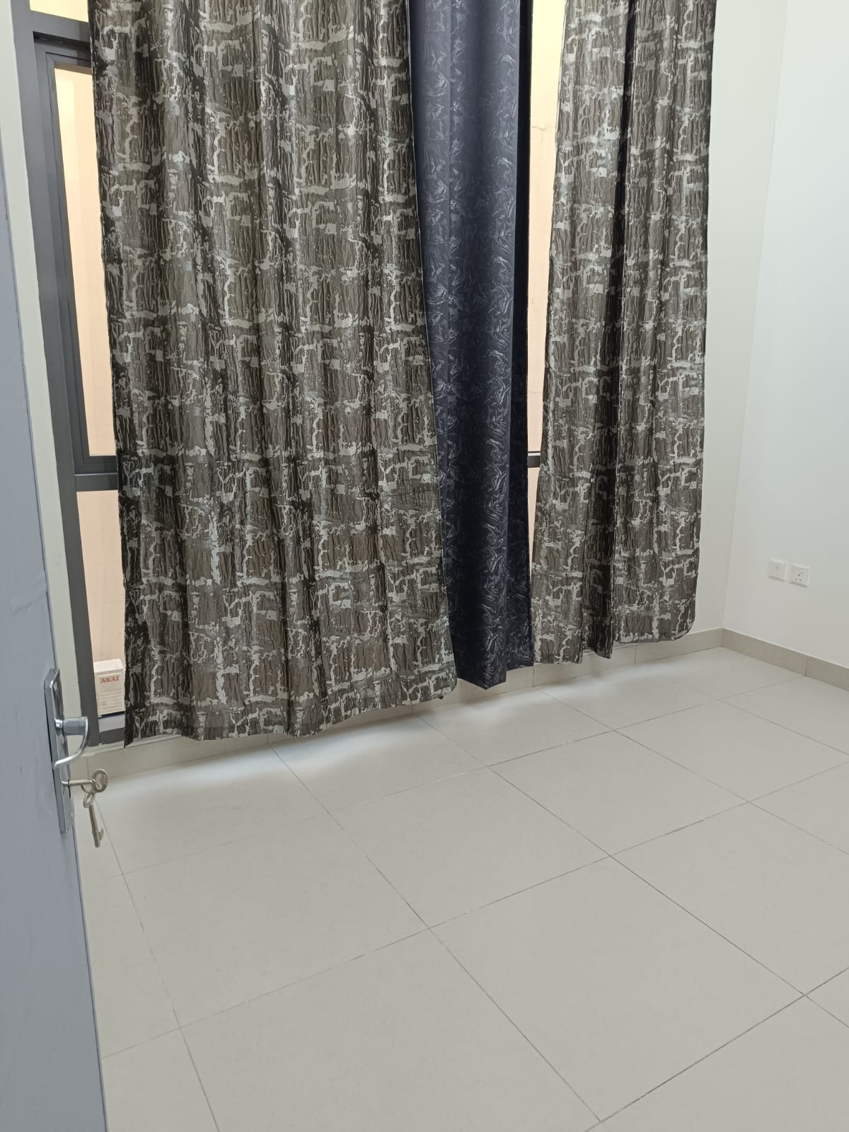 2 Rooms For Rent, Al Satwa Bus Stop Dubai