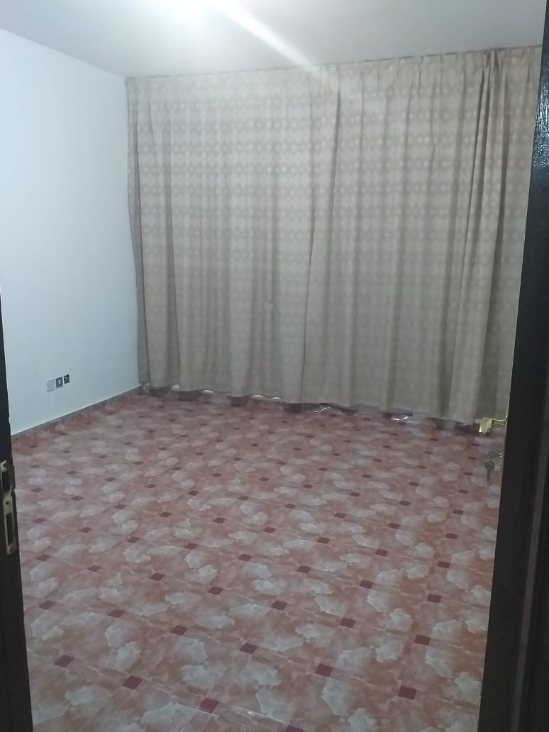 Spacious room for rent - Image 2